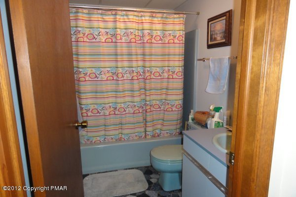 6024 Decker Road Bushkill, PA 18324 - Photo 9 of 11 1st Floor bath