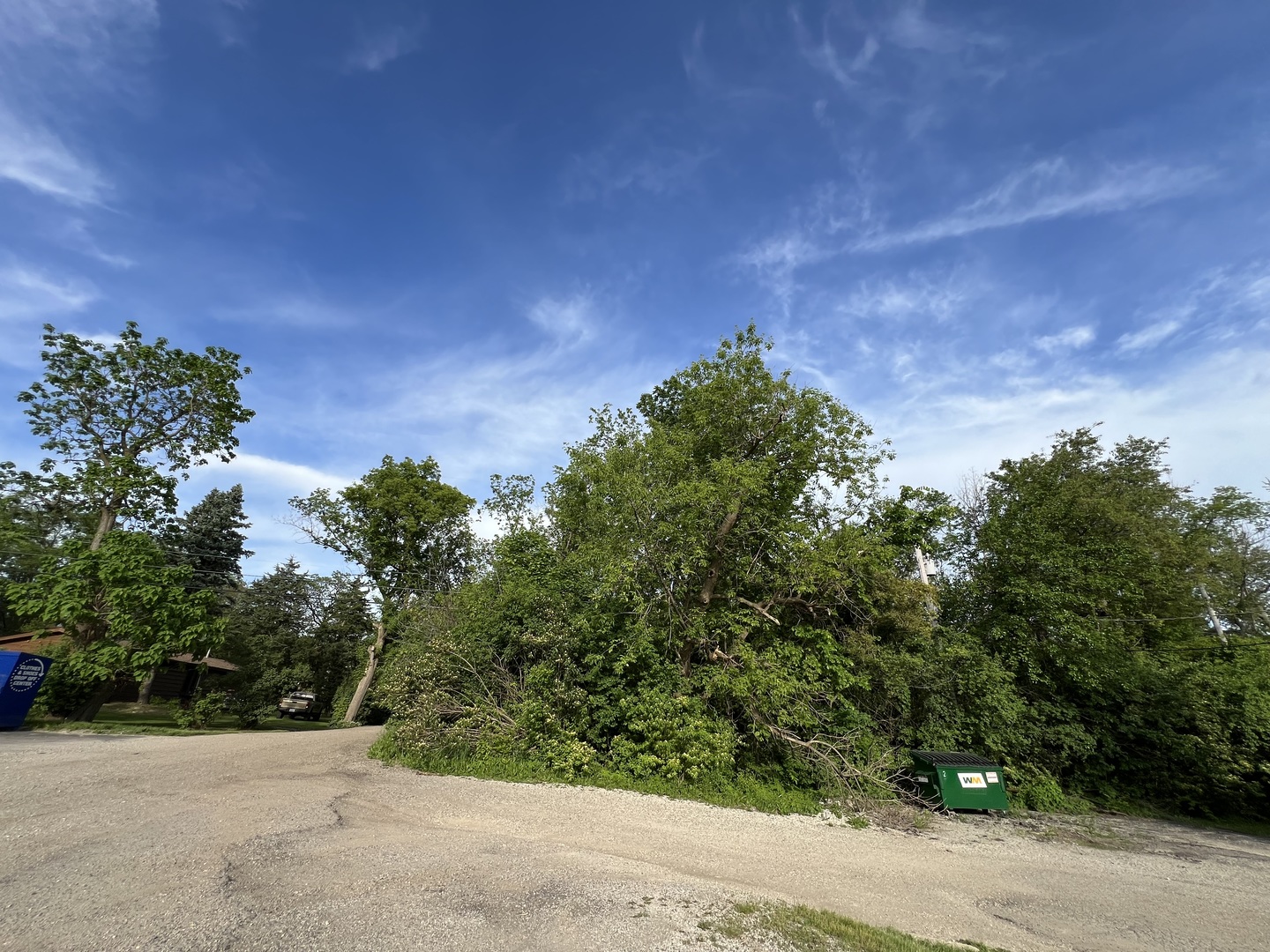 10401 Kenilworth Avenue Algonquin, IL 60102 - Photo 5 of 9 a backyard of a house with a tree
