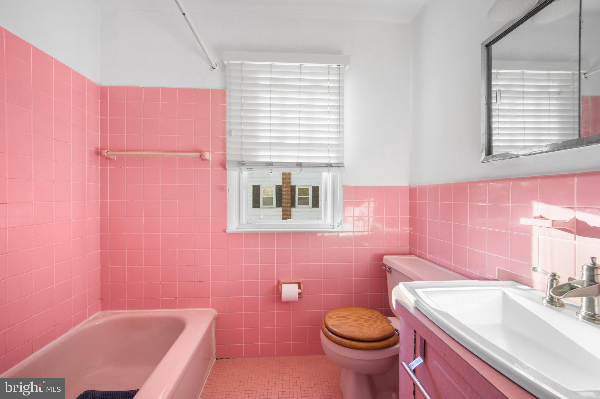 1426 Grace Road Swarthmore, PA 19081 - Photo 21 of 32 Hall Bath