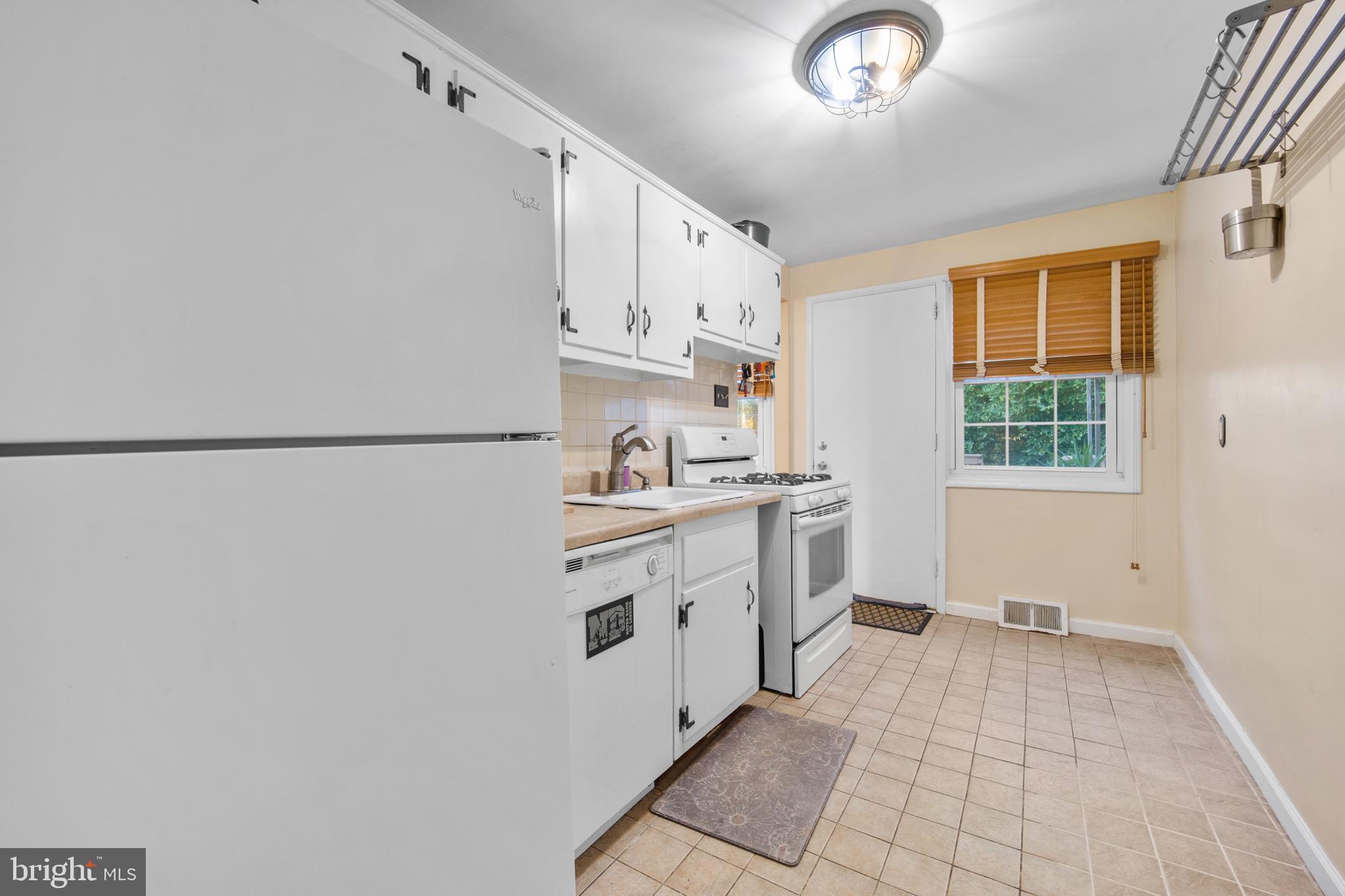 1426 Grace Road Swarthmore, PA 19081 - Photo 10 of 32 Kitchen