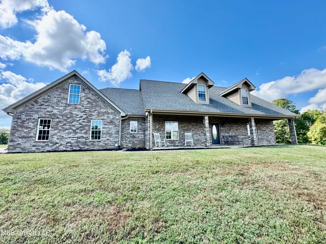 $399,900 | 404 Golden Pond Circle, Coldwater, MS 38618