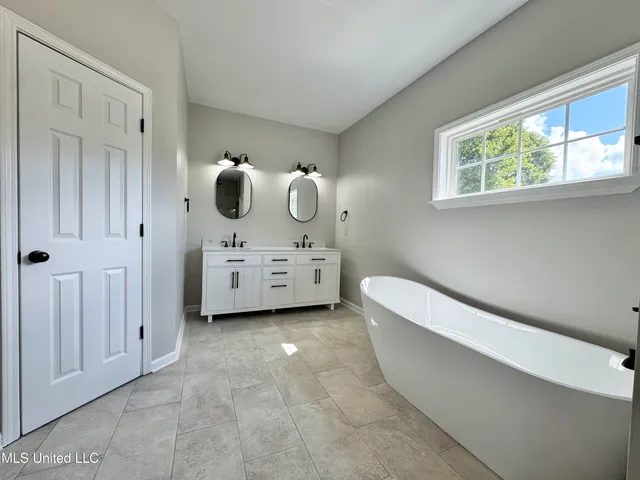 $399,900 | 404 Golden Pond Circle, Coldwater, MS 38618