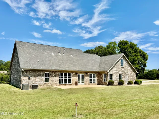 $399,900 | 404 Golden Pond Circle, Coldwater, MS 38618