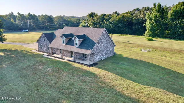 $399,900 | 404 Golden Pond Circle, Coldwater, MS 38618