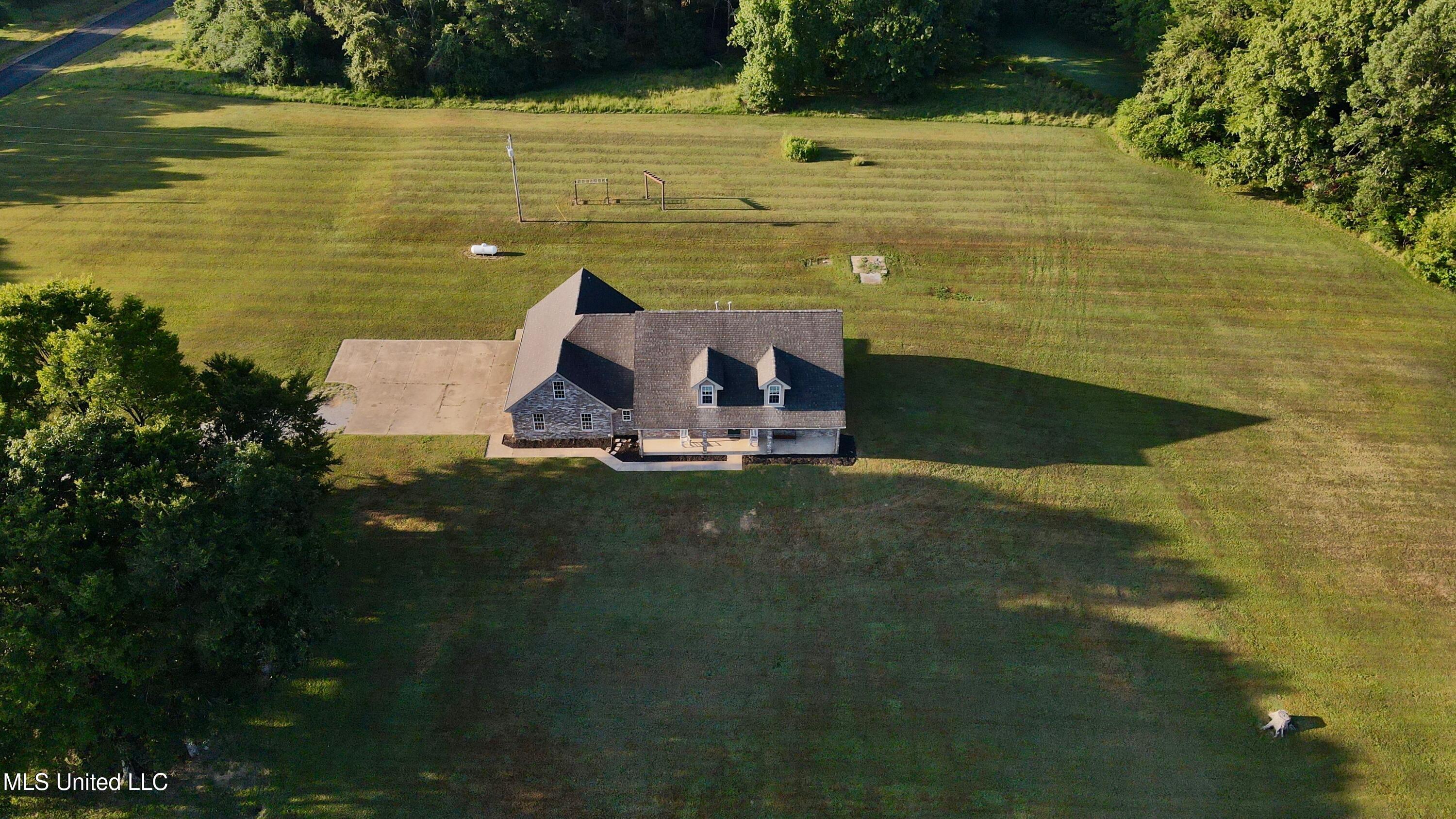 404 Golden Pond Circle Coldwater, MS 38618 - Photo 50 of 52 dji_fly_20250819_075058_21_1755607881657