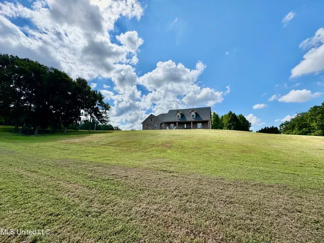 $399,900 | 404 Golden Pond Circle, Coldwater, MS 38618