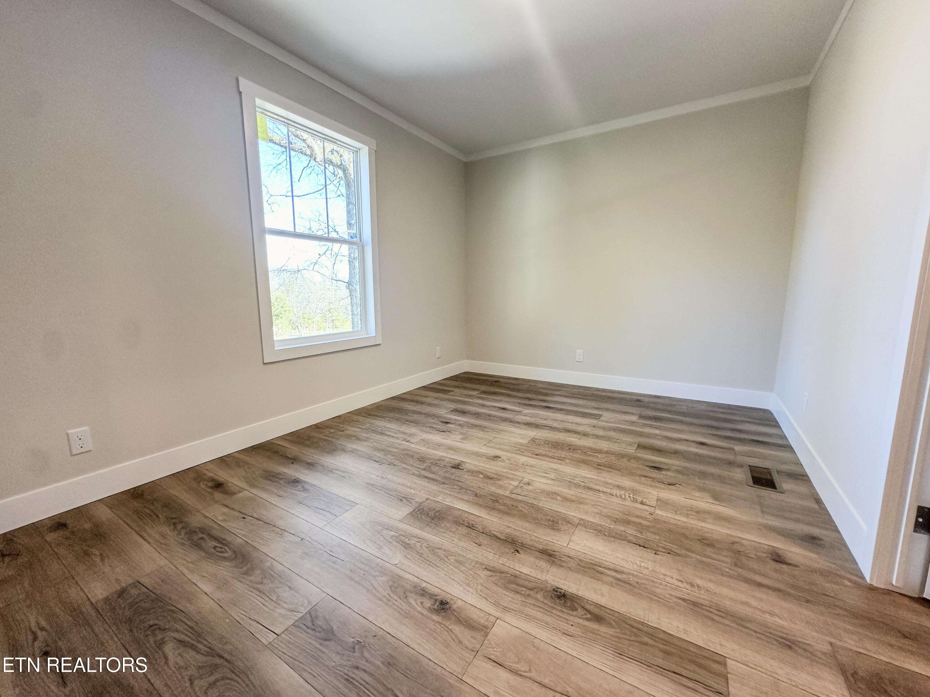 8505 East Emory Road Corryton, TN 37721 - Photo 19 of 60 Bedroom 1 pic 2