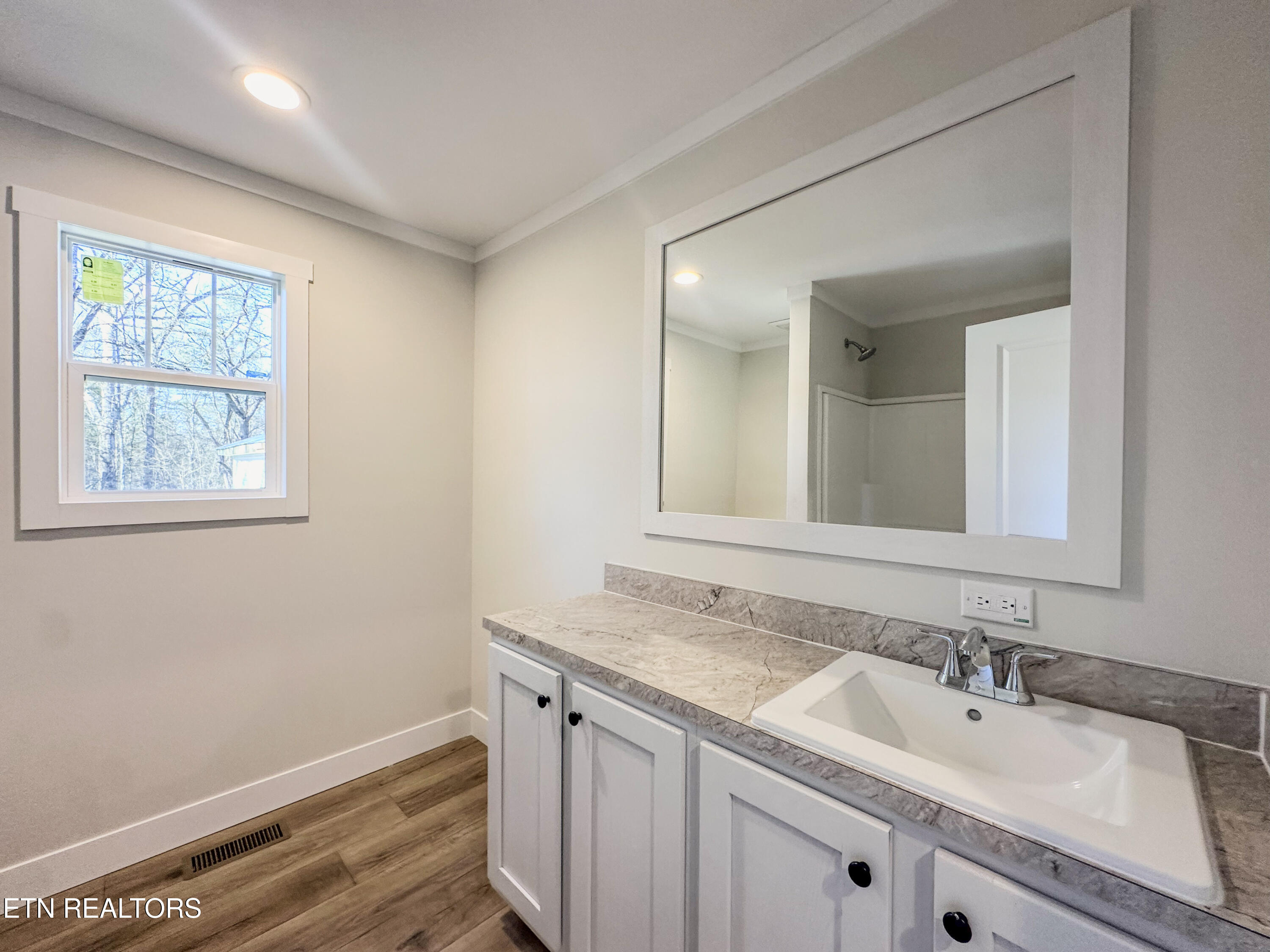8505 East Emory Road Corryton, TN 37721 - Photo 20 of 60 Bathroom 1