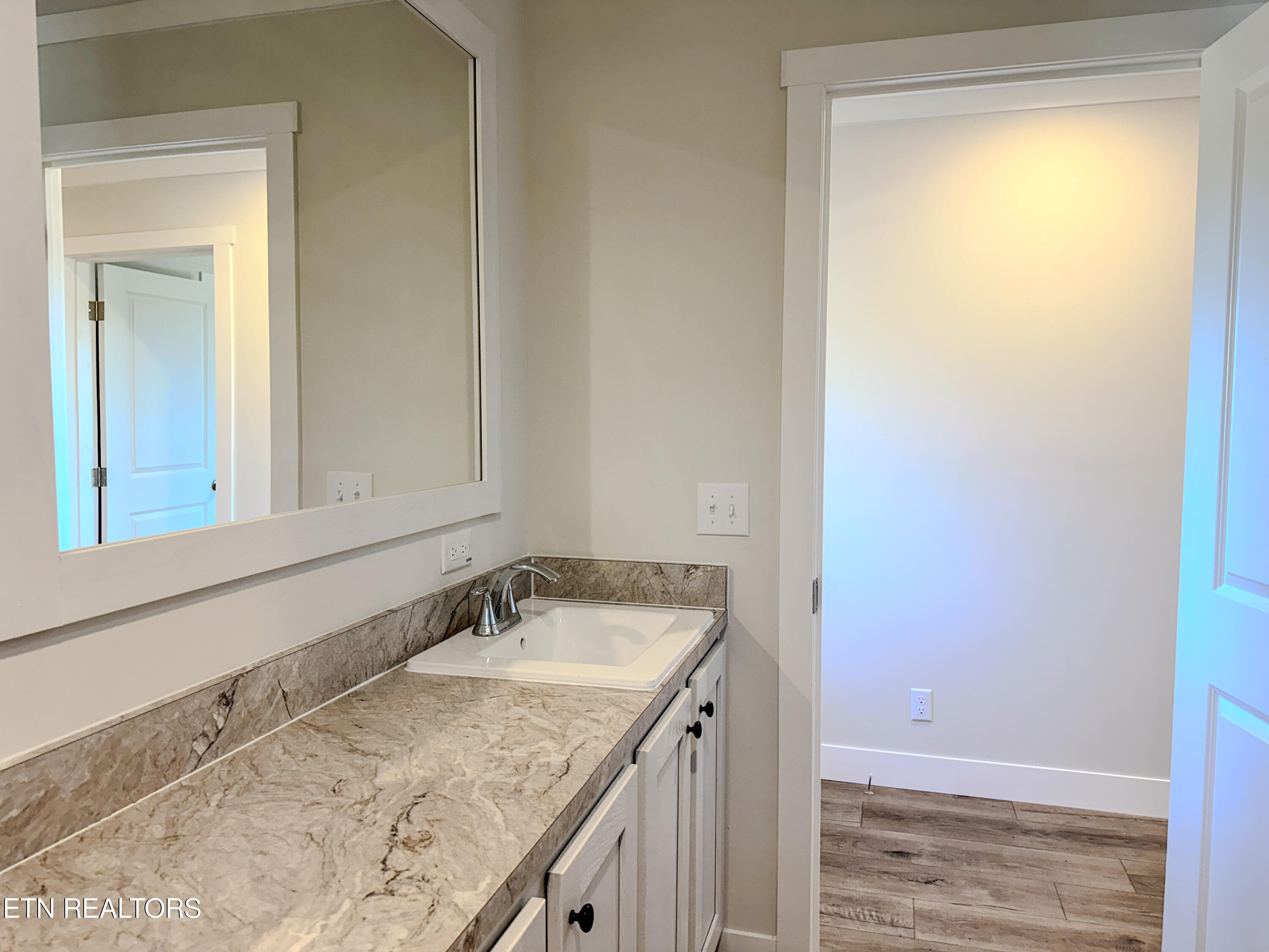 8505 East Emory Road Corryton, TN 37721 - Photo 21 of 60 Bathroom 2