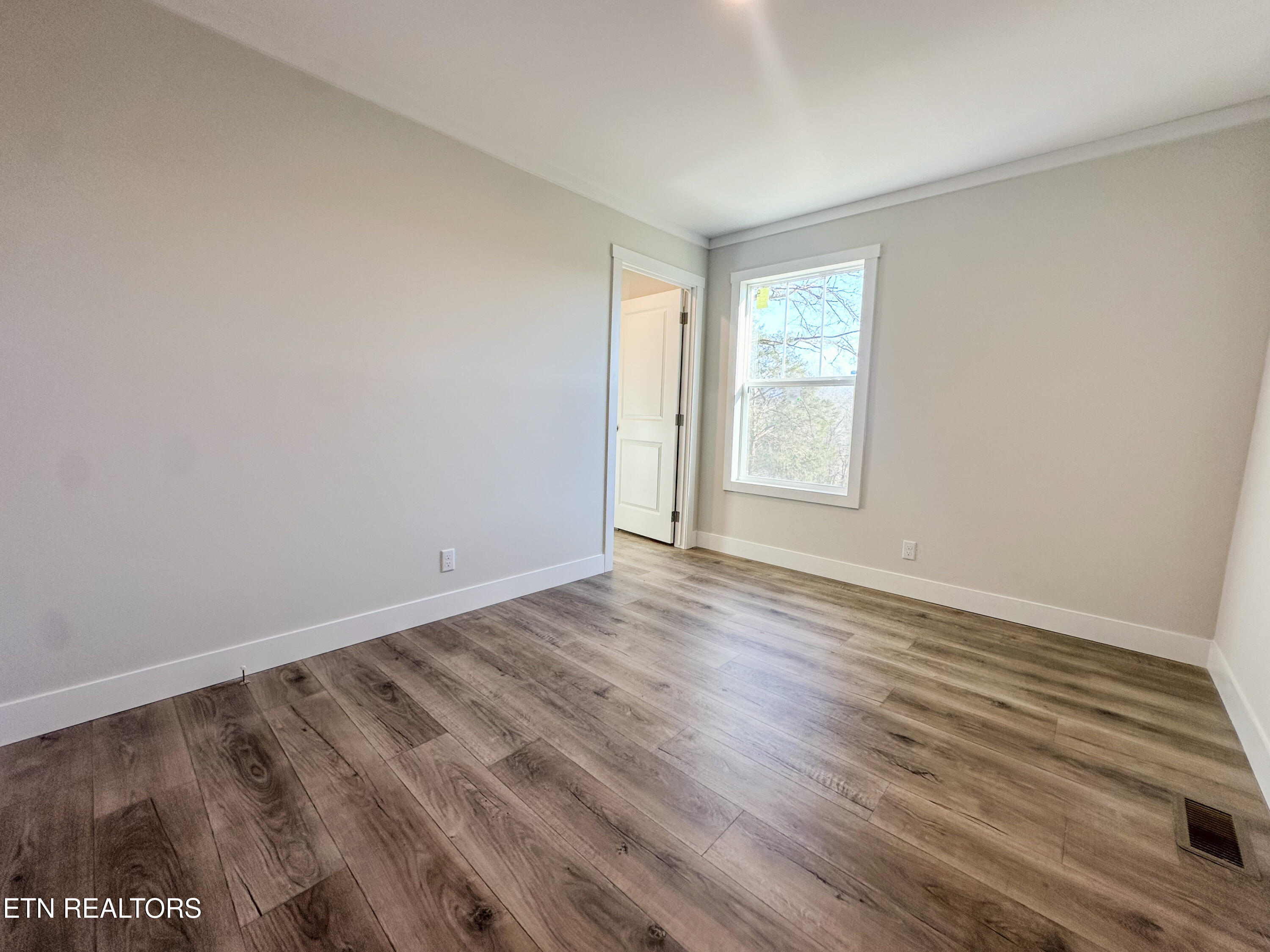 8505 East Emory Road Corryton, TN 37721 - Photo 23 of 60 Bedroom2 pic 2