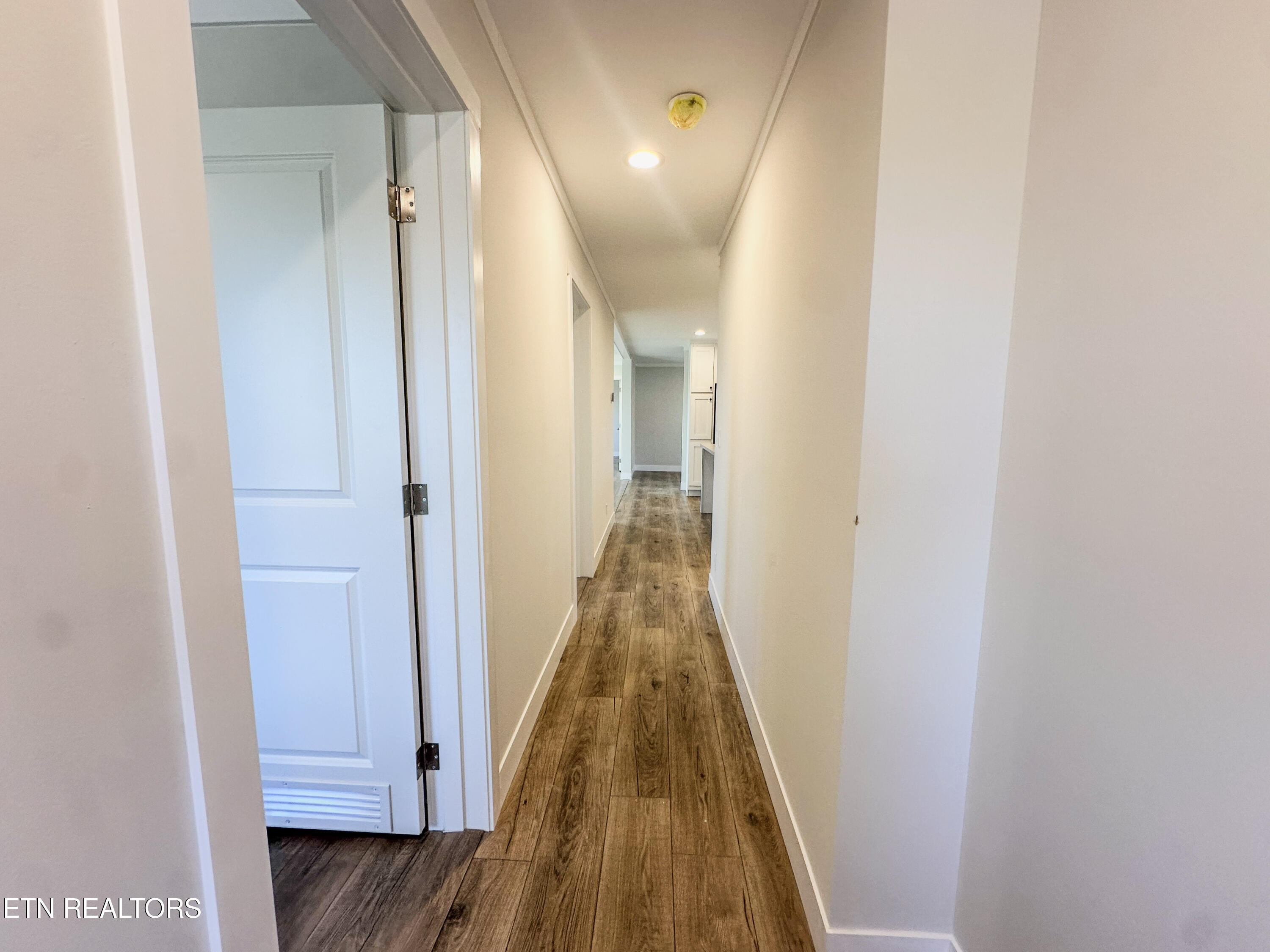 8505 East Emory Road Corryton, TN 37721 - Photo 24 of 60 Hallway
