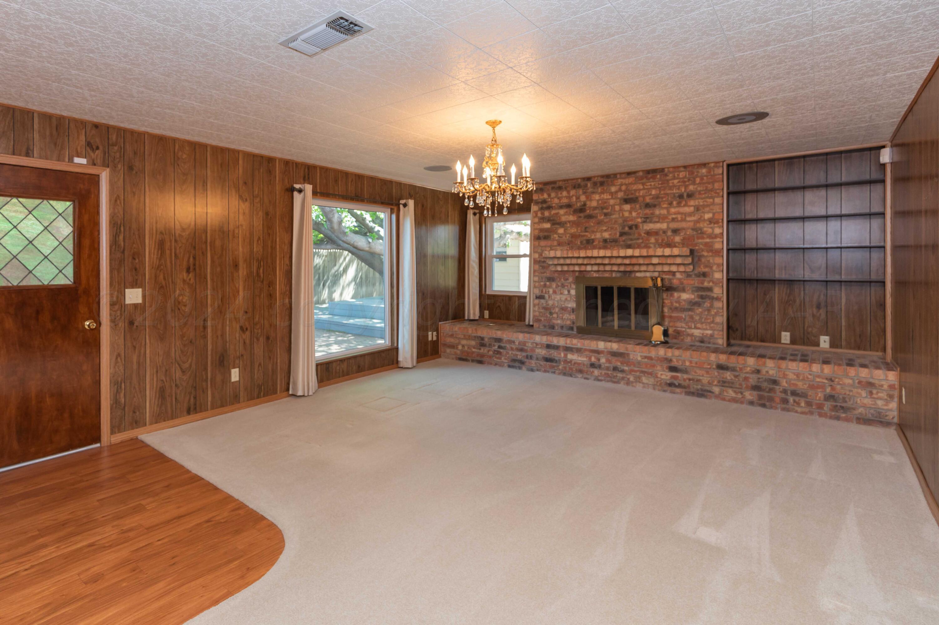 4313 Crockett Street Amarillo, TX 79110 - Photo 4 of 30 DEN VIEW 1