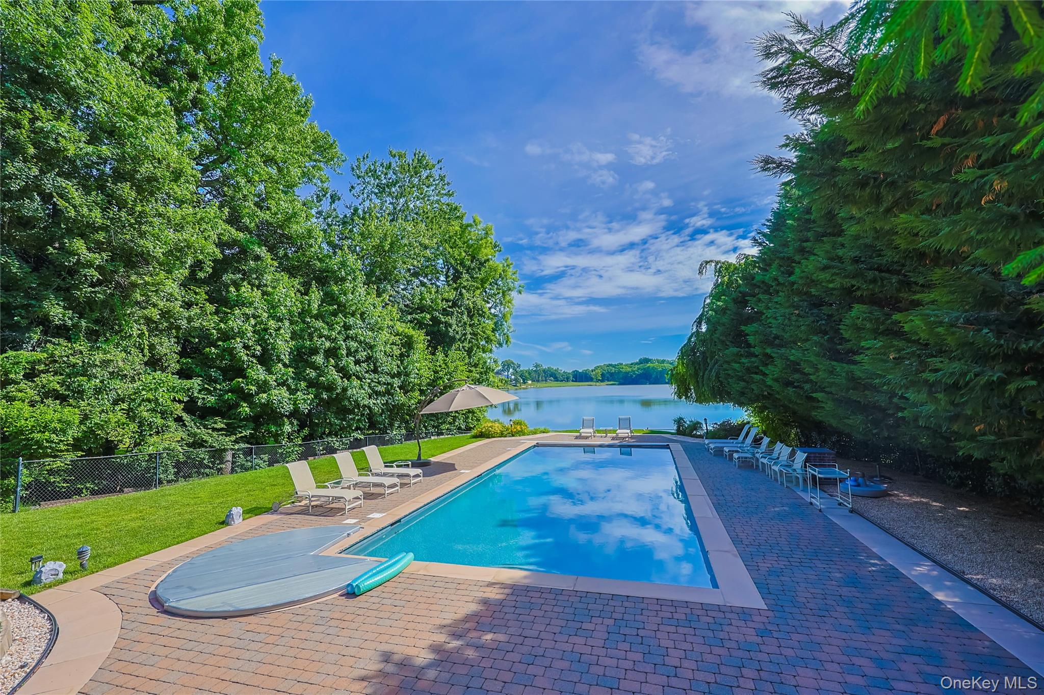21 Lake Road Great Neck, NY 11020 - Photo 2 of 14