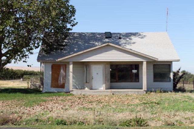 84222 Prunedale Road Milton Freewater, OR 97862 - Photo 1 of 2 front view of a house with a yard