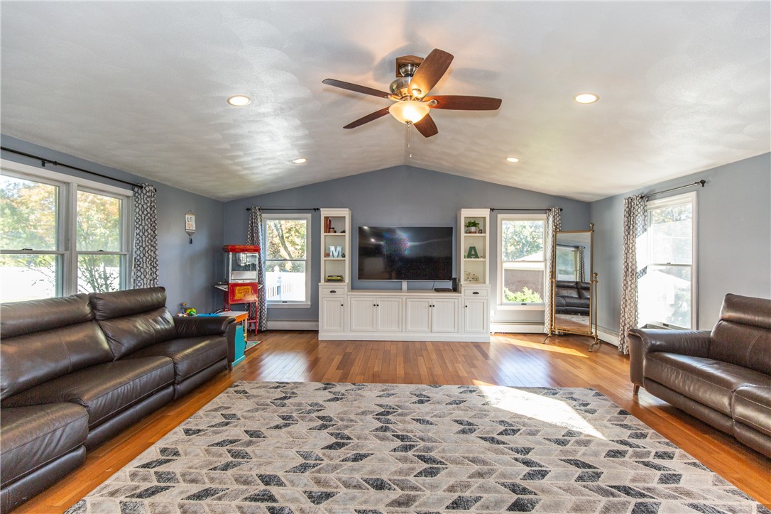 114 Rome Drive Cranston, RI 02921 - Photo 17 of 50 Great Room