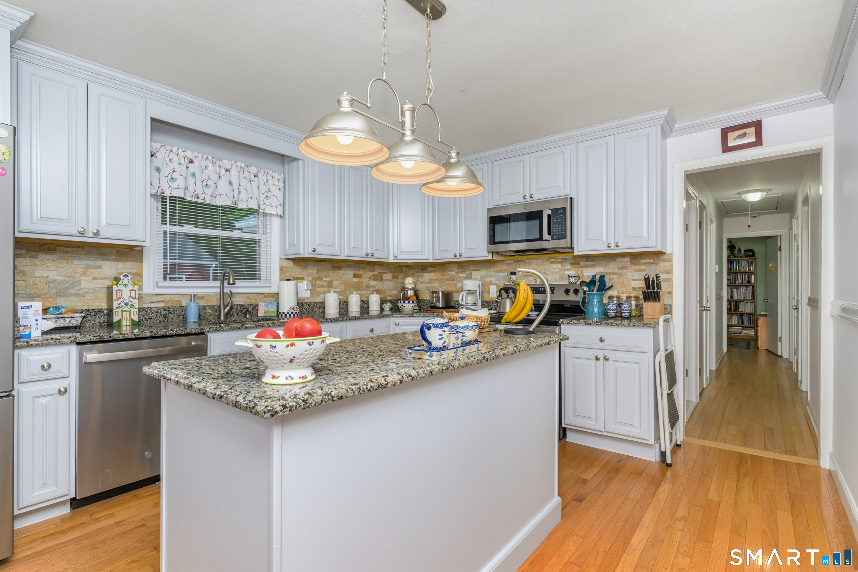435 West Shepard Avenue Hamden, CT 06514 - Photo 11 of 37