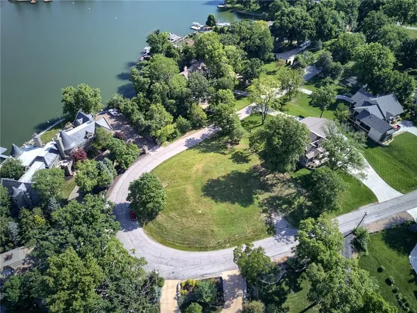 $350,000 | 10006 Northwest 75th Street, Weatherby Lake, MO 64152