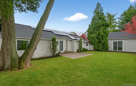 a view of a house with backyard and garden