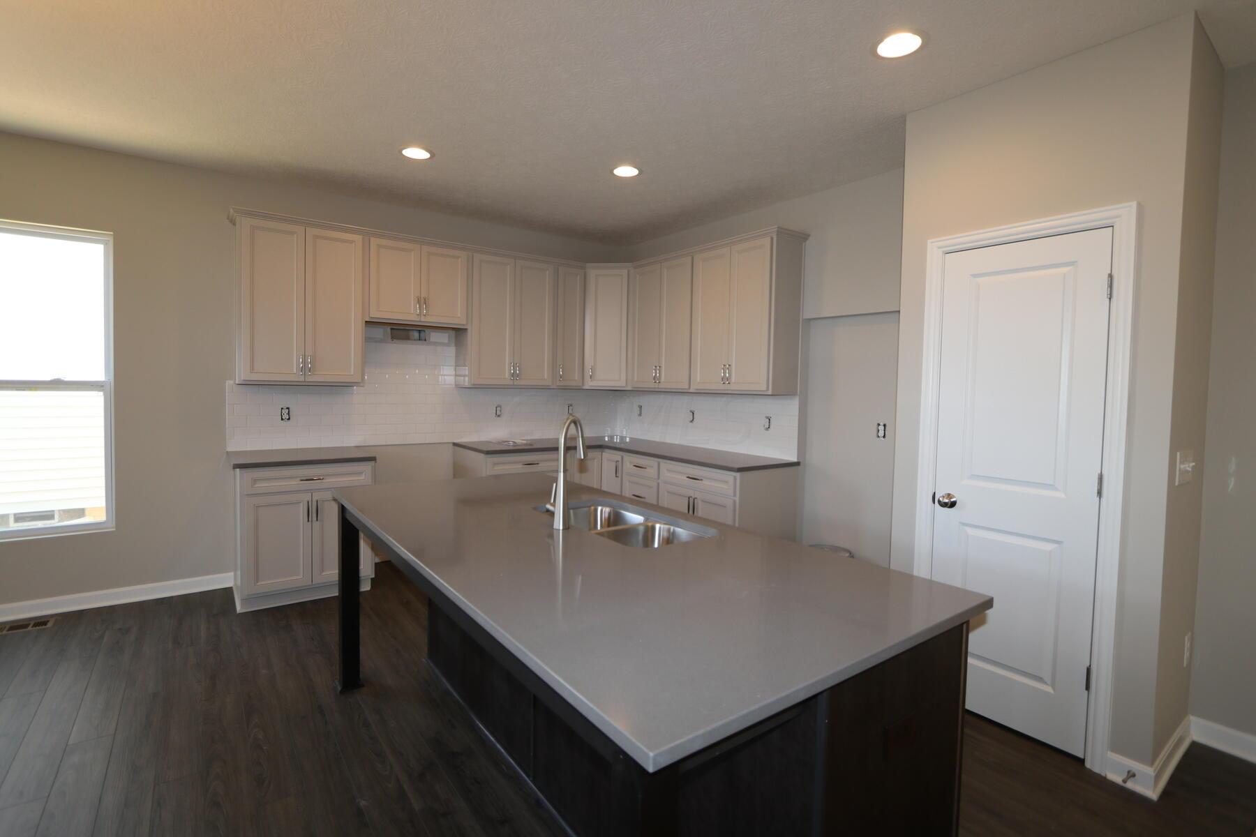 8102 Marilyn Road Reynoldsburg, OH 43068 - Photo 3 of 17 Kitchen