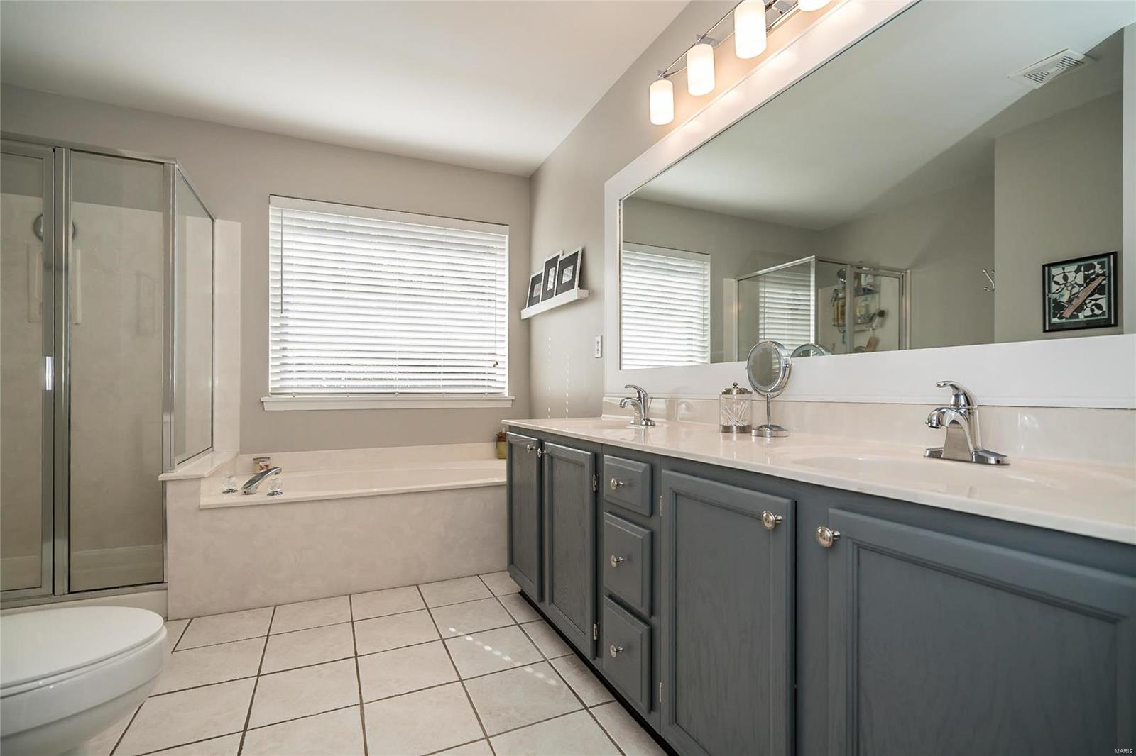 1112 Gateford Ridge Court Ballwin, MO 63021 - Photo 17 of 37 Gallery Image 17
