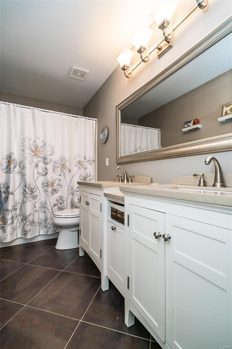 1112 Gateford Ridge Court Ballwin, MO 63021 - Photo 19 of 37 Gallery Image 19
