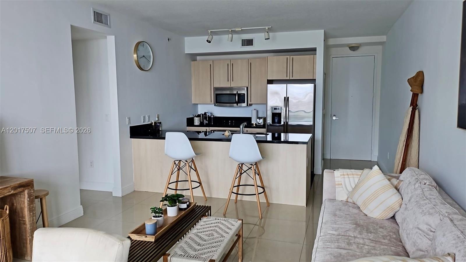79 Southwest 12th Street, Unit 3711S Miami, FL 33130 - Photo 4 of 10