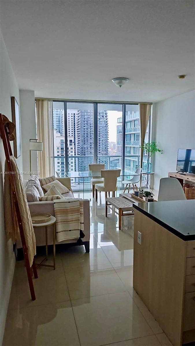 79 Southwest 12th Street, Unit 3711S Miami, FL 33130 - Photo 5 of 10