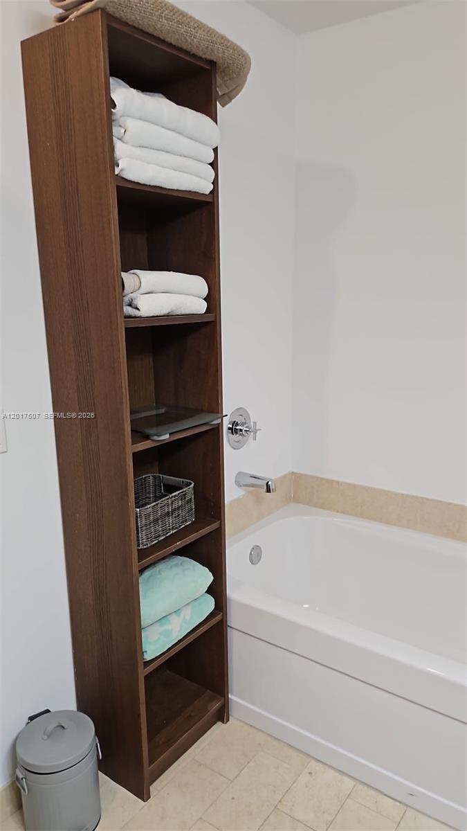 79 Southwest 12th Street, Unit 3711S Miami, FL 33130 - Photo 6 of 10