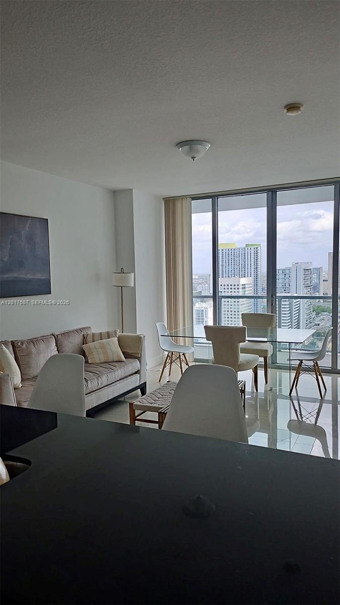 79 Southwest 12th Street, Unit 3711S Miami, FL 33130 - Photo 9 of 10
