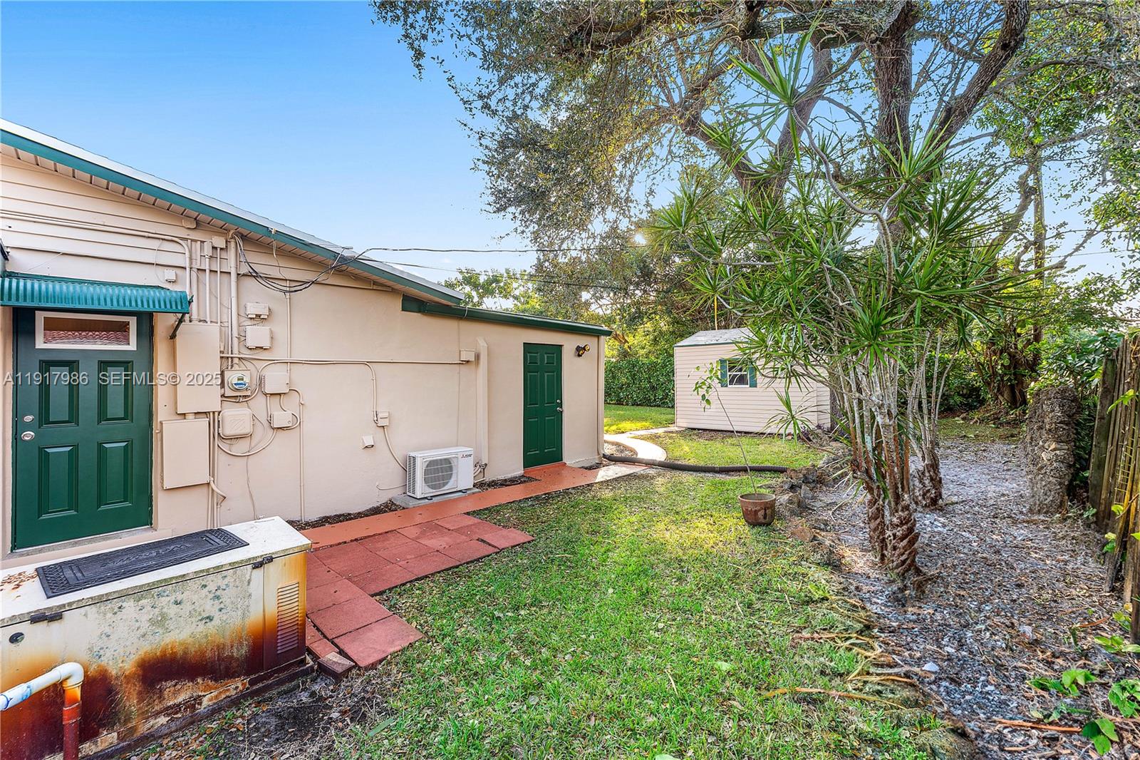 475 Northwest 46th Terrace Plantation, FL 33317 - Photo 33 of 43 a view of a back yard of the house