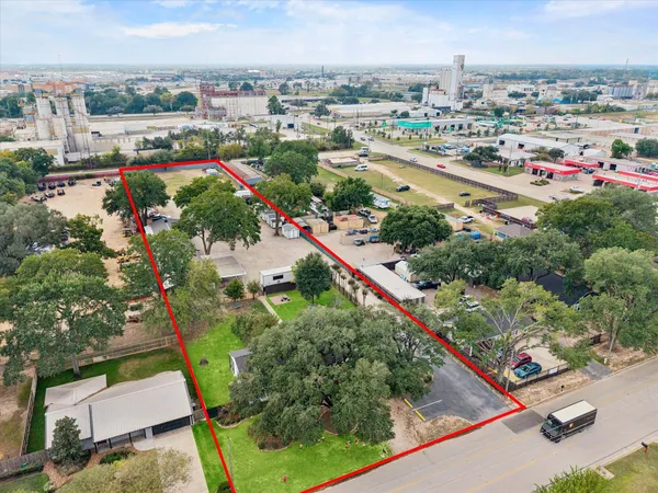 $2,590,000 | 5225 East 5th Street, Katy, TX 77493