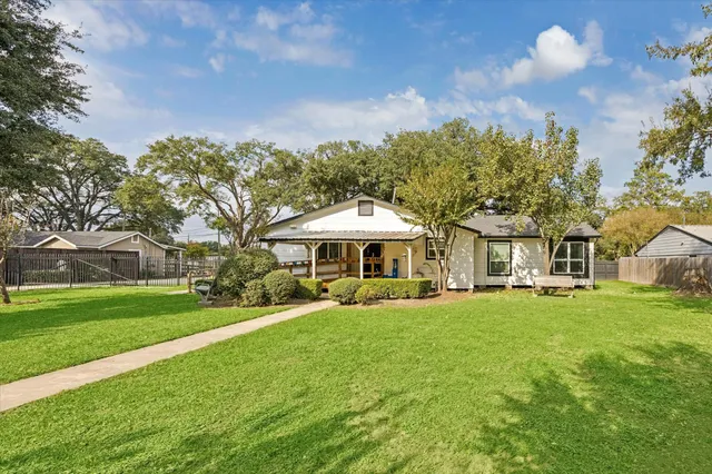 $2,900,000 | 5225 East 5th Street, Katy, TX 77493