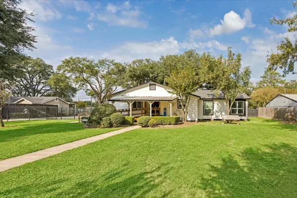 $2,590,000 | 5225 East 5th Street, Katy, TX 77493