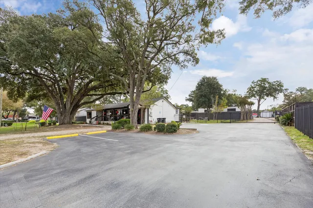 $2,900,000 | 5225 East 5th Street, Katy, TX 77493