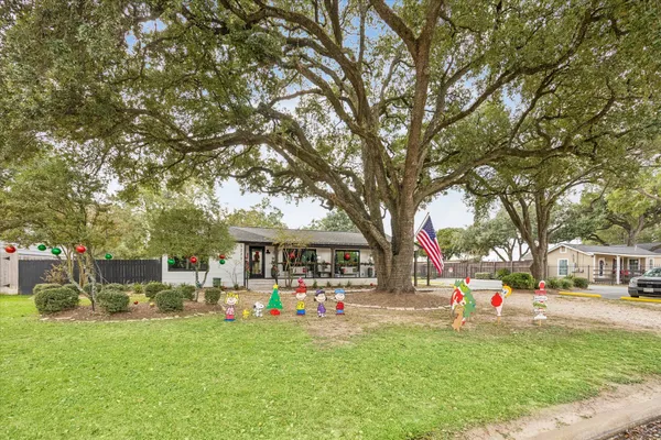 $2,590,000 | 5225 East 5th Street, Katy, TX 77493