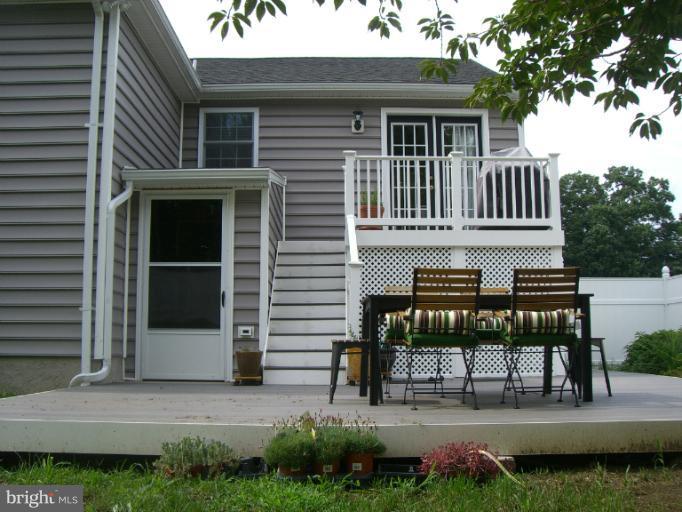 61 Yew Road Baltimore, MD 21221 - Photo 4 of 30 a front view of a house with a yard
