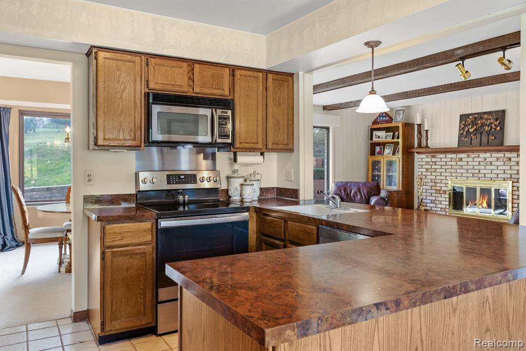36057 Smithfield Road Farmington, MI 48335 - Photo 13 of 48