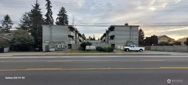 $3,600,000 | 1902-1904 West Casino Road, Everett, WA 98204