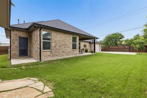 $644,900 | 101 Sycamore Lane, Roanoke, TX 76262