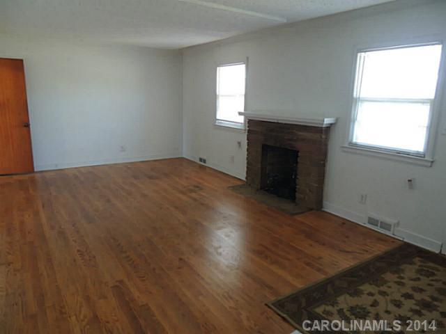 5246 Manning Road Charlotte, NC 28269 - Photo 2 of 16