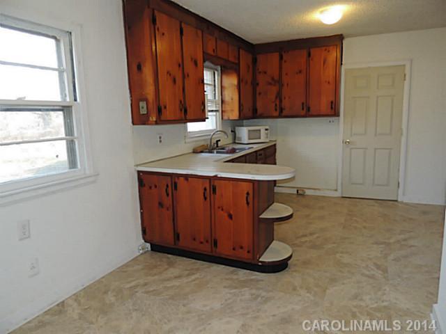 5246 Manning Road Charlotte, NC 28269 - Photo 3 of 16