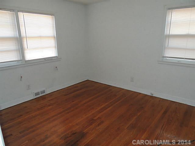 5246 Manning Road Charlotte, NC 28269 - Photo 10 of 16