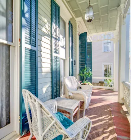 $3,100 | 2113 Avenue H, Galveston, TX 77550