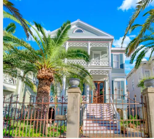 $3,100 | 2113 Avenue H, Galveston, TX 77550
