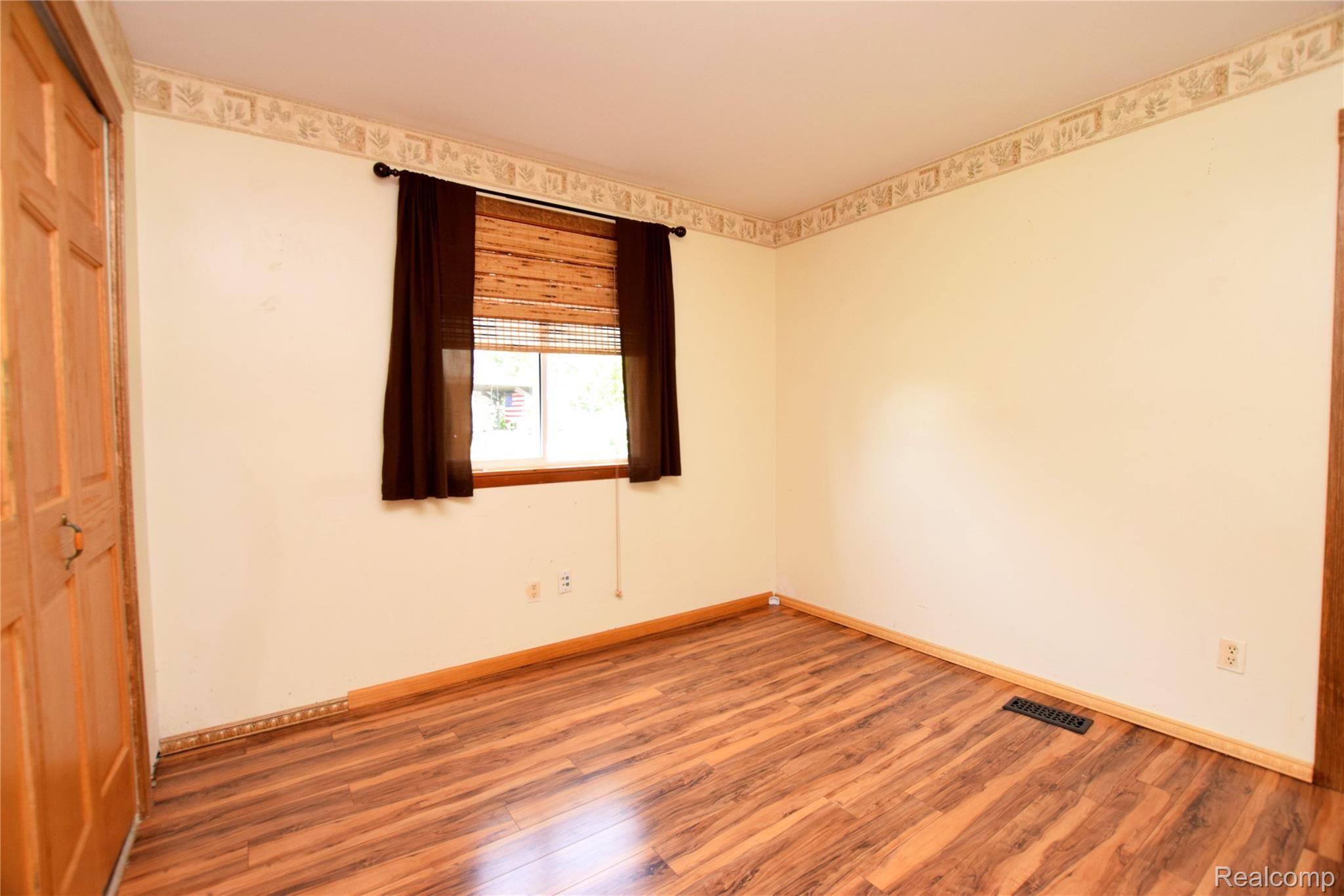 6368 Yorkshire North Riding Road Flint, MI 48532 - Photo 7 of 15 Bedroom 1