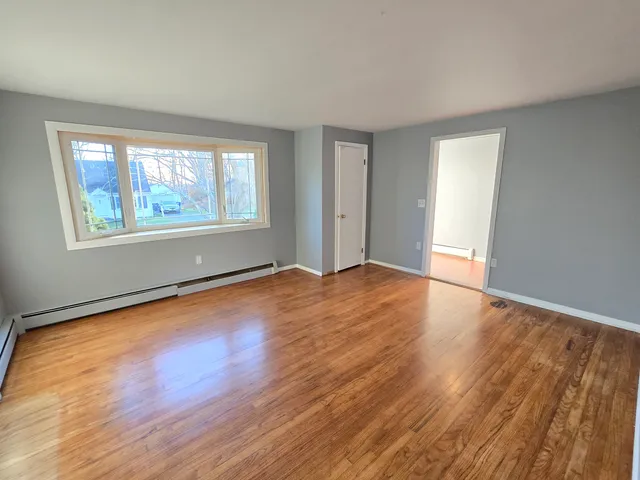 $324,900 | 207 Arnold Drive, East Hartford, CT 06108