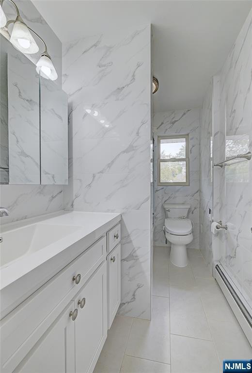 819 Ridgewood Road Millburn, NJ 07041 - Photo 27 of 39 a spacious bathroom with a toilet sink and mirror