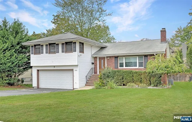 $1,300,000 | 819 Ridgewood Road, Millburn, NJ 07041