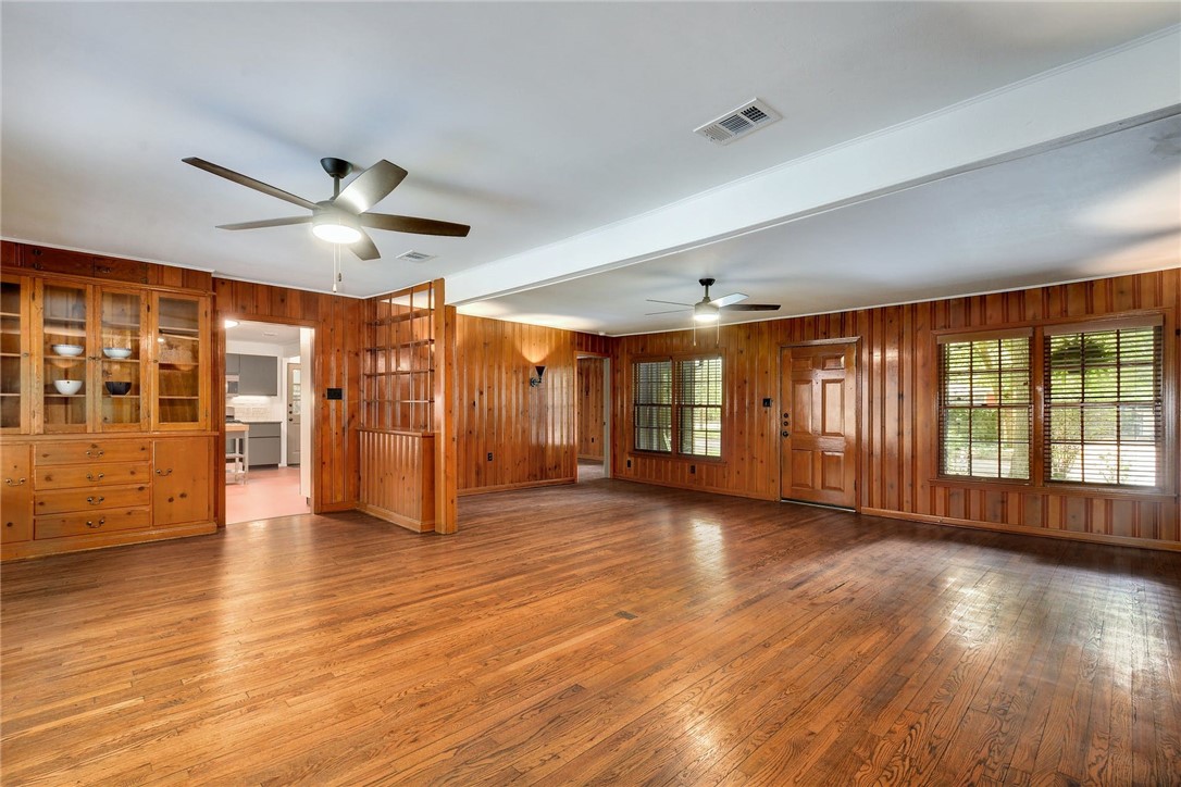 4504 Elwood Road Austin, TX 78722 - Photo 25 of 40