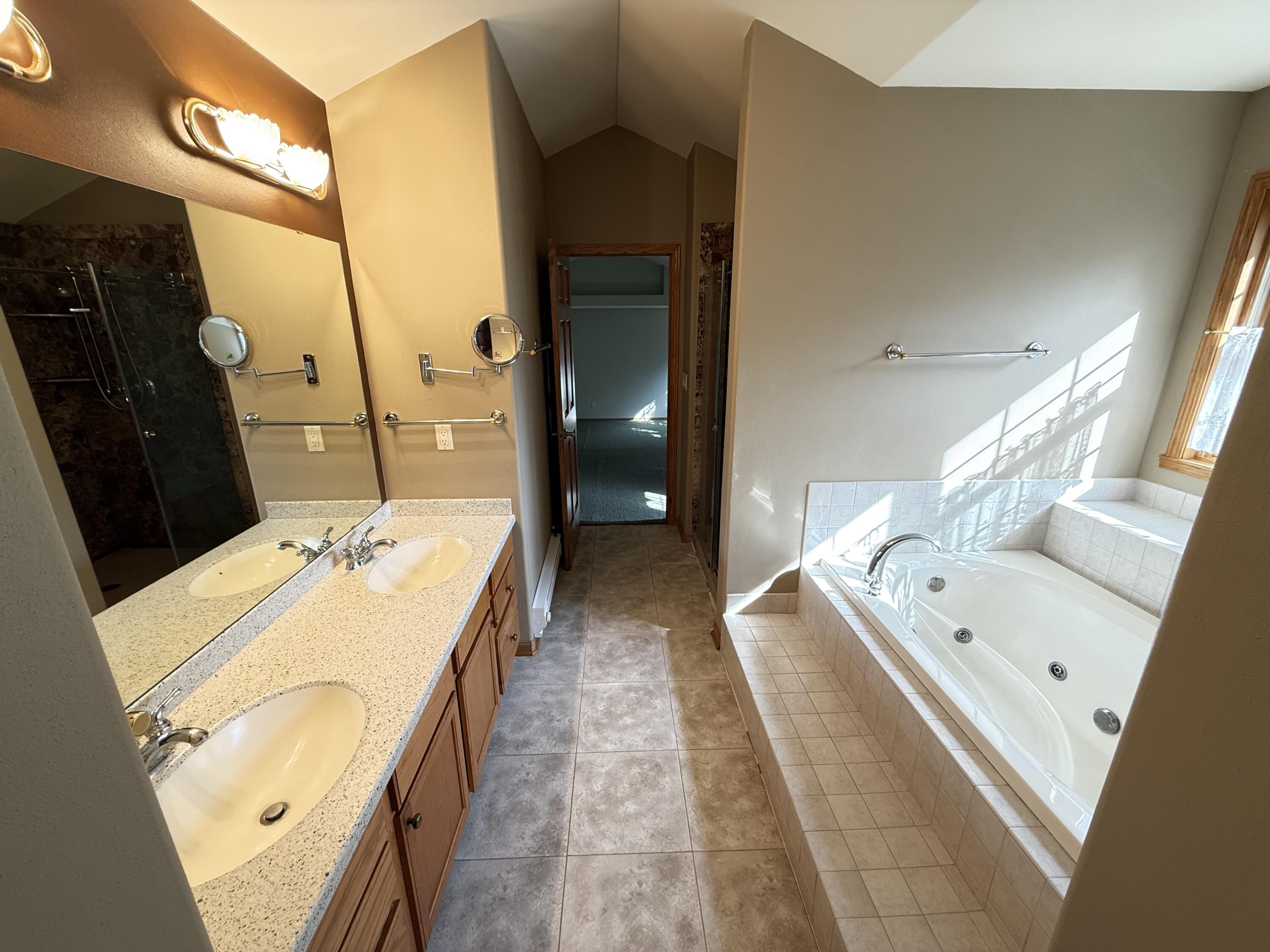 2340 Robbie Court Brookfield, WI 53005 - Photo 15 of 28 Master Bath